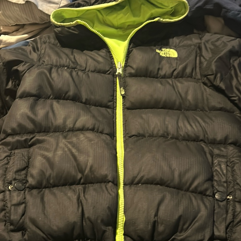 North Face boys jacket size medium (10/12) down filled